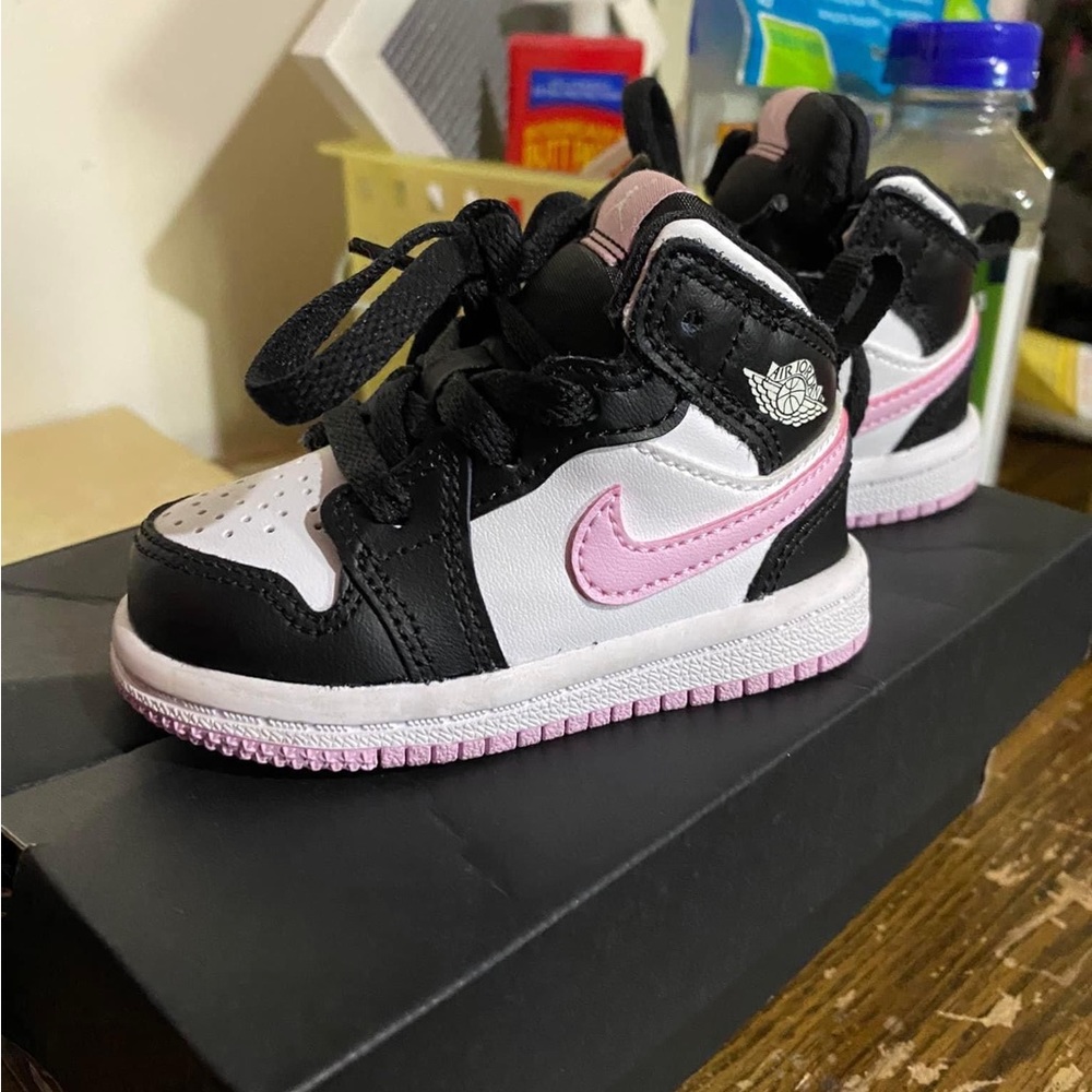 Pink, white & black 1s